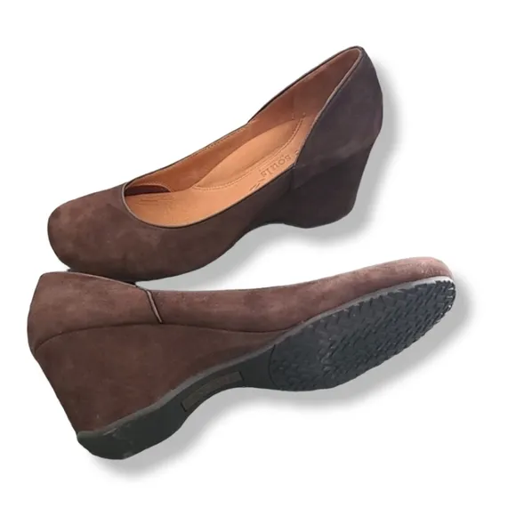 gentle souls Kenneth Cole Ridge Amaru Brown Suede Wedge Heels 9 Wedges