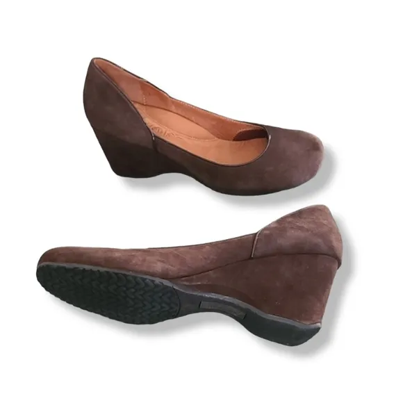 gentle souls Kenneth Cole Ridge Amaru Brown Suede Wedge Heels 9 Wedges