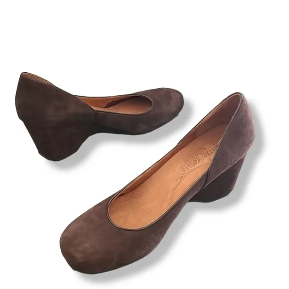 gentle souls Kenneth Cole Ridge Amaru Brown Suede Wedge Heels 9 Wedges