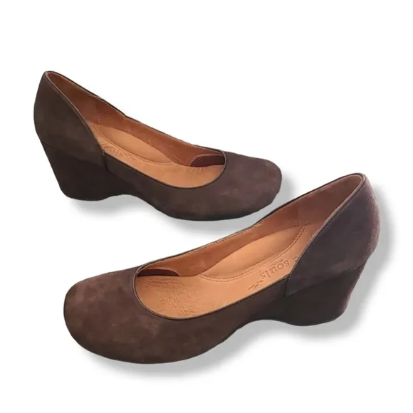 gentle souls Kenneth Cole Ridge Amaru Brown Suede Wedge Heels 9 Wedges