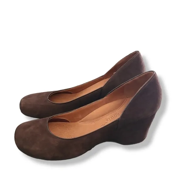 gentle souls Kenneth Cole Ridge Amaru Brown Suede Wedge Heels 9 Wedges
