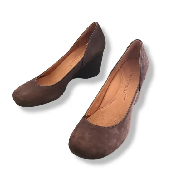 gentle souls Kenneth Cole Ridge Amaru Brown Suede Wedge Heels 9 Wedges