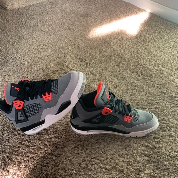 Girls Air Jordan 4 Retro Infrared Sneakers Size 5 Big Girls