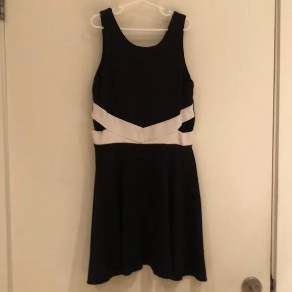 Girls black and white dress