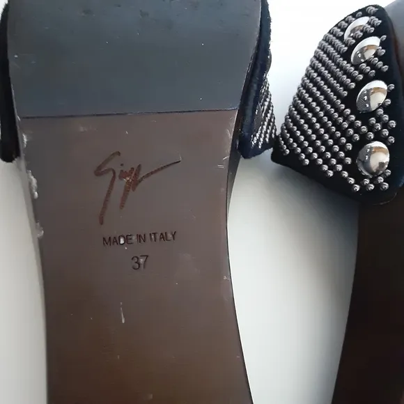 Giuseppe zanotti stud sandals sz 37