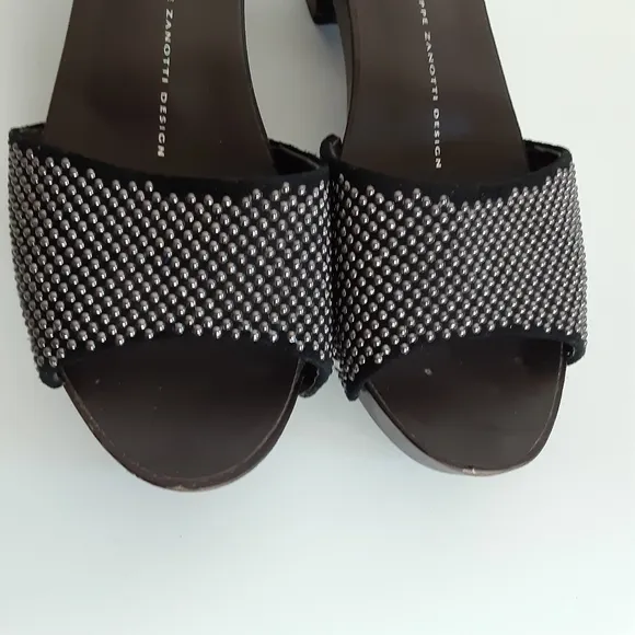 Giuseppe zanotti stud sandals sz 37