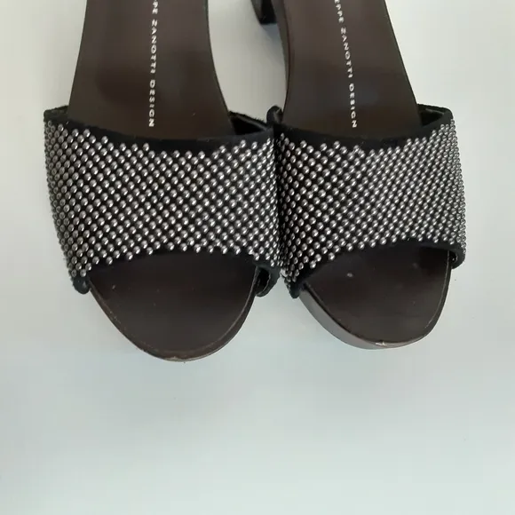 Giuseppe zanotti stud sandals sz 37