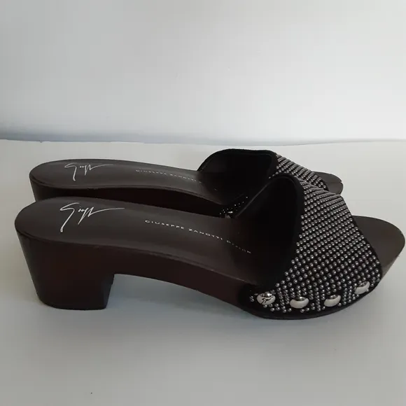 Giuseppe zanotti stud sandals sz 37
