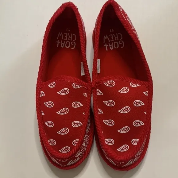 Goat Crew New In Box Red White  Bandana House Shoes Slippers Size 11
