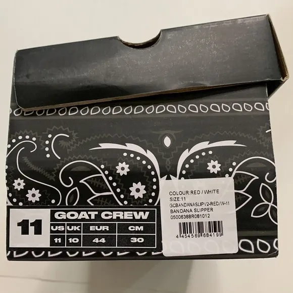 Goat Crew New In Box Red White  Bandana House Shoes Slippers Size 11