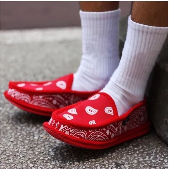 Goat Crew New In Box Red White  Bandana House Shoes Slippers Size 11