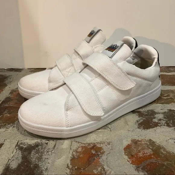 Goats Shoes Men’s Sneakers Size 10 White hook and loop Closure