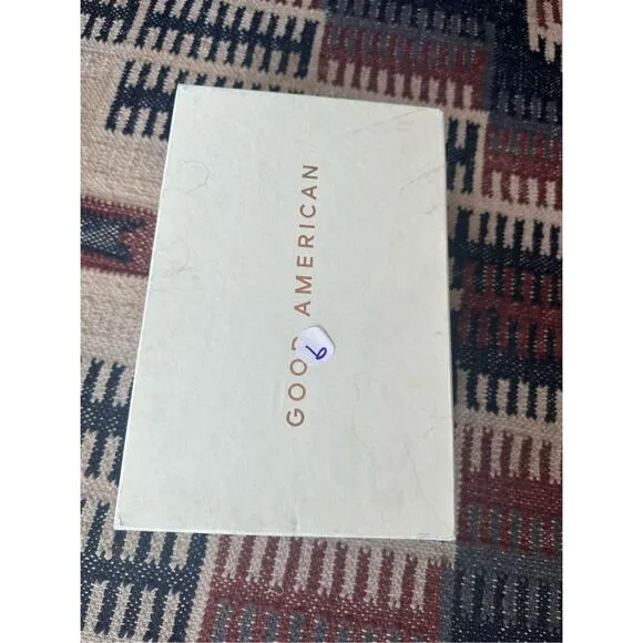 Good American Diamonds Forever Wedge in Lightsmoke001, Size 9.5