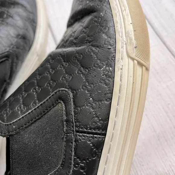 Gucci black leather slip on logo sneakers sz 8