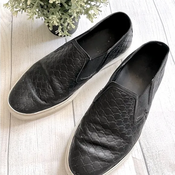 Gucci black leather slip on logo sneakers sz 8