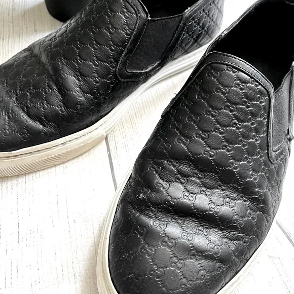 Gucci black leather slip on logo sneakers sz 8