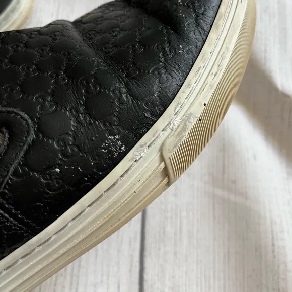 Gucci black leather slip on logo sneakers sz 8