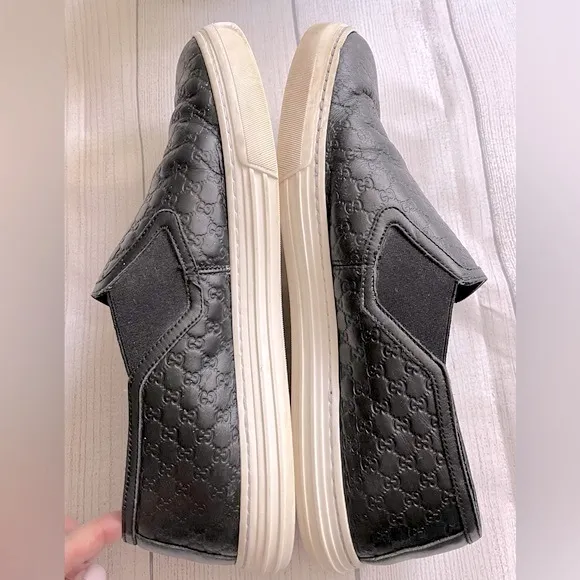 Gucci black leather slip on logo sneakers sz 8