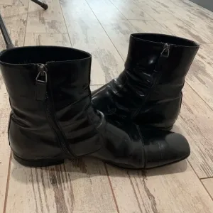 Gucci men’s boots 11 black zipper great condition