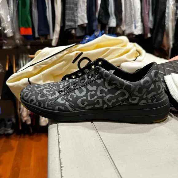 Gucci Sneakers - RARE Like New