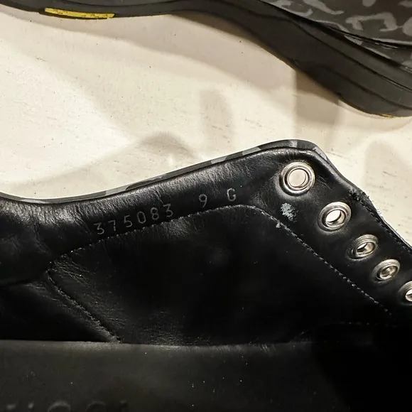 Gucci Sneakers - RARE Like New