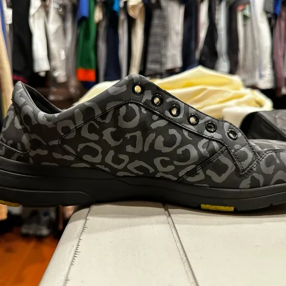 Gucci Sneakers - RARE Like New