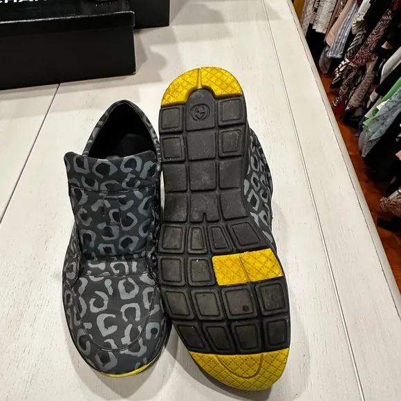 Gucci Sneakers - RARE Like New