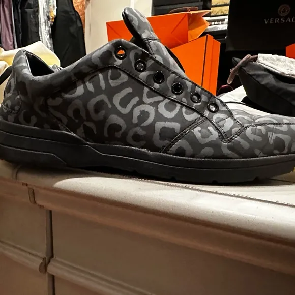 Gucci Sneakers - RARE Like New