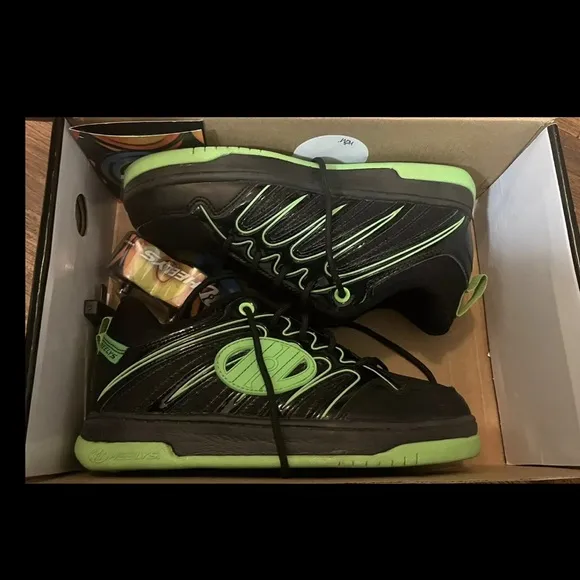 HEELYS Sneaker Rocket (Little Kid/Big Kid/Adult)  Sz3 Big Kids Unisex 4.5 (Girl)