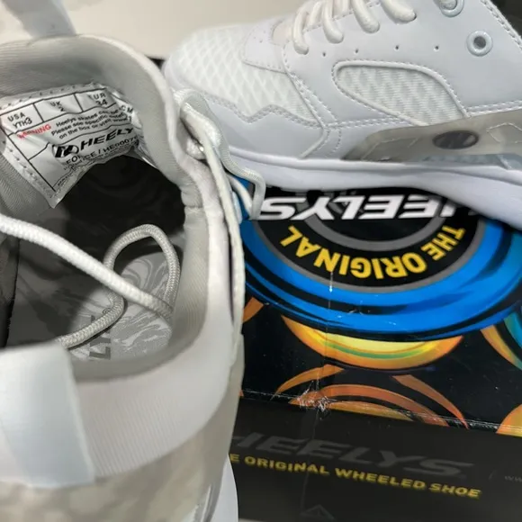 Heelys White Sneakers with Wheels