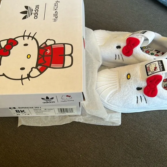 Hello Kitty Superstar 360 Kids Toddlers Slip On Sneakers Size 8K!