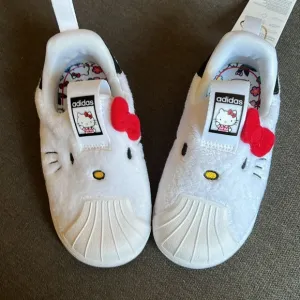 Hello Kitty Superstar 360 Kids Toddlers Slip On Sneakers Size 8K!