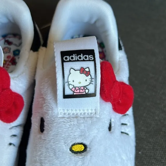 Hello Kitty Superstar 360 Kids Toddlers Slip On Sneakers Size 8K!