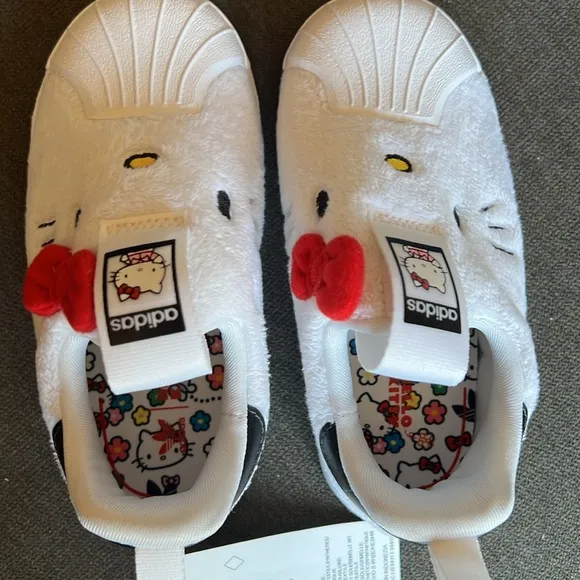 Hello Kitty Superstar 360 Kids Toddlers Slip On Sneakers Size 8K!