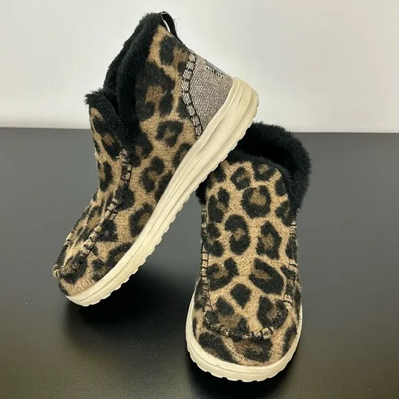 Hey Dude Denny Beige Leopard Animal Print Fur Ankle Bootie 6 Lightweight Comfy