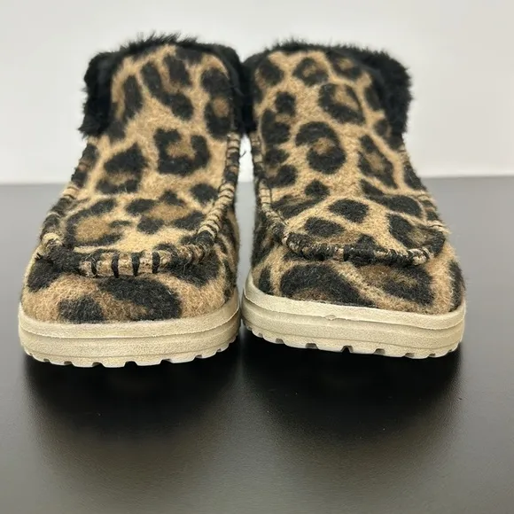 Hey Dude Denny Beige Leopard Animal Print Fur Ankle Bootie 6 Lightweight Comfy