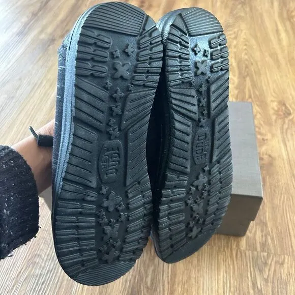 HEY DUDE black casual shoes sneakers women’s 9 new