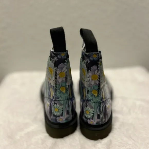 🎉HP🎉NWOT Dr Marten Pascal Purple Slime Drip Floral Boots