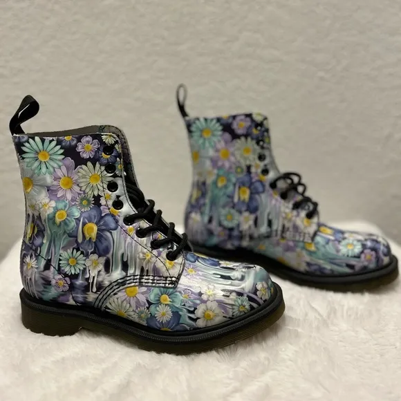 🎉HP🎉NWOT Dr Marten Pascal Purple Slime Drip Floral Boots