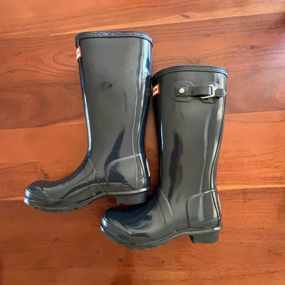 Hunter Original Tall High Gloss Rain Boots in Navy