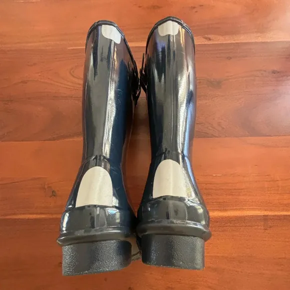 Hunter Original Tall High Gloss Rain Boots in Navy