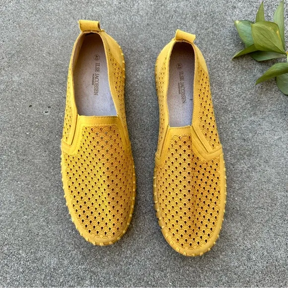 Ilse Jacobsen Tulip 140 Perforated Slip-On Sneakers