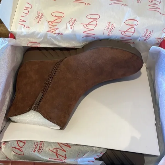 Impo ENESSA platform wedge bootie with memory foam size 8 Cocoa fall boots
