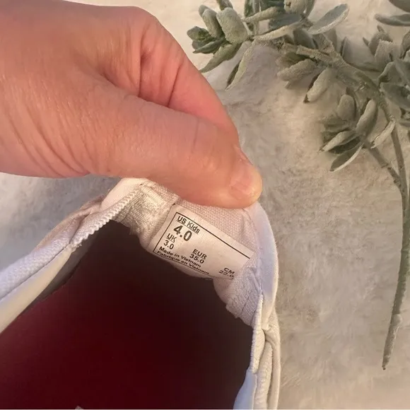 In-N-Out | NWOT - Drink Cup Sneakers - Size 4 (Youth)