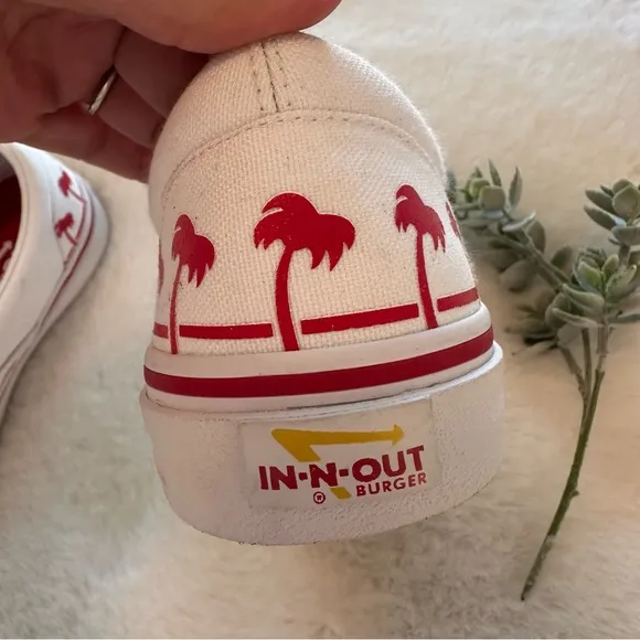 In-N-Out | NWOT - Drink Cup Sneakers - Size 4 (Youth)