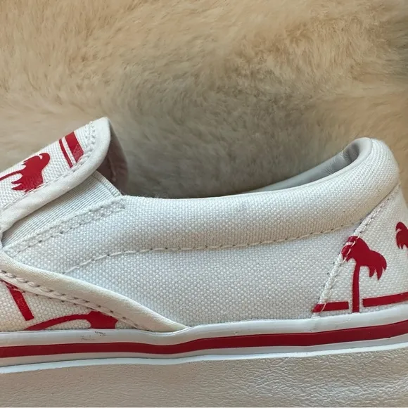 In-N-Out | NWOT - Drink Cup Sneakers - Size 4 (Youth)