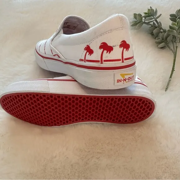 In-N-Out | NWOT - Drink Cup Sneakers - Size 4 (Youth)