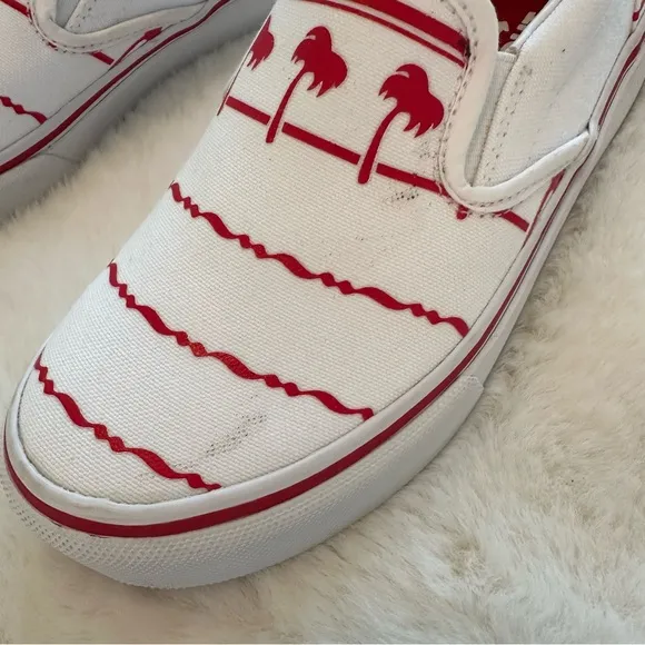 In-N-Out | NWOT - Drink Cup Sneakers - Size 4 (Youth)