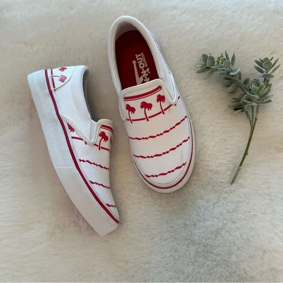 In-N-Out | NWOT - Drink Cup Sneakers - Size 4 (Youth)
