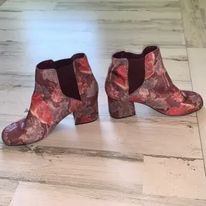 Indigo Rd.  Textile floral bootie.  Size 11